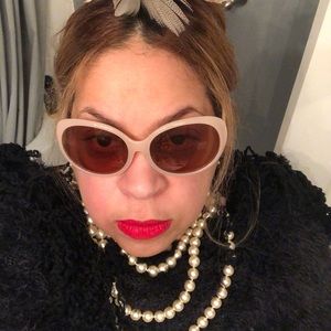 Meet your Posher, Alexandra